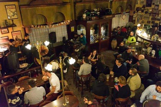 Claddagh Irish Pub