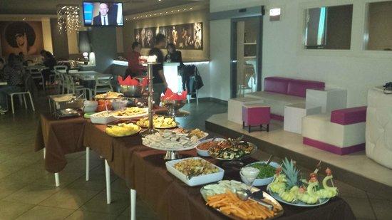 Jolie Cafe'