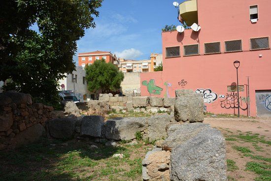 Rovine delle mura puniche
